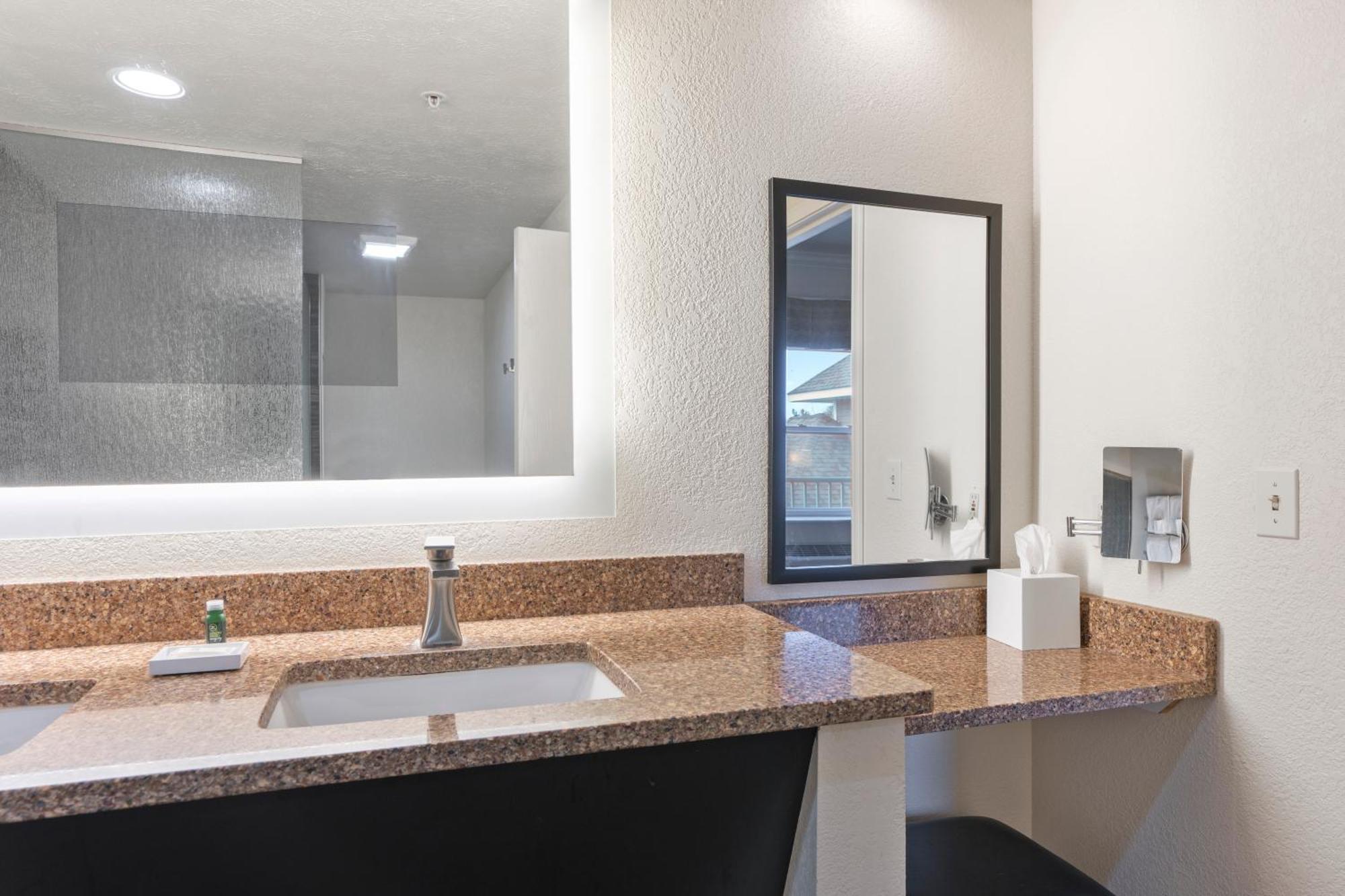 Hotel Cherry Tree & Traverse City